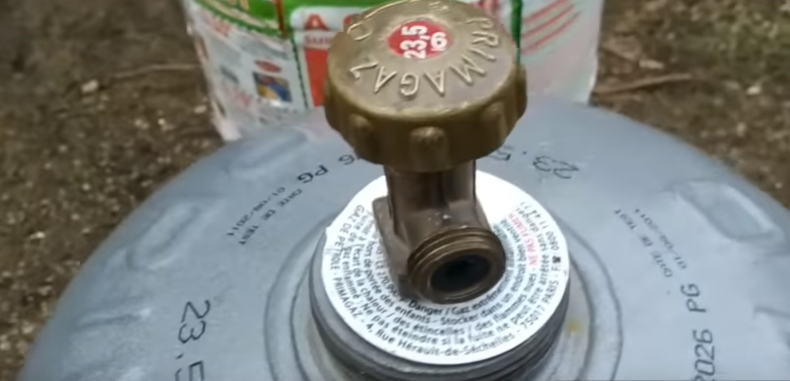 1 meter 40"Pigtail to connect butane, propane 21.8mm gas bottle to motorhome, caravan pressure regulator 21.8 LH x W20RH( 20mm)