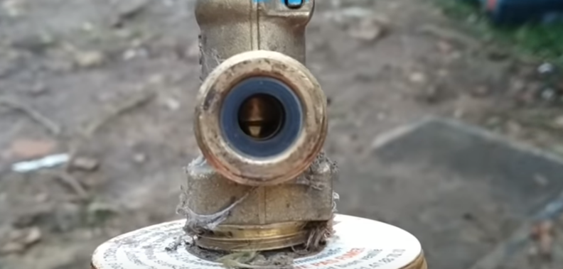 Shell type, Butane, Clip-on Gas bottle refill set Bayonet Elbow Filling Point with Pol Swivel Connector With Hose & fitting box